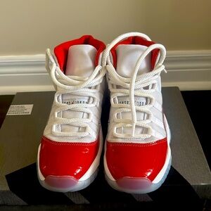 Air Jordans 11 retro gym red size 5.5 man